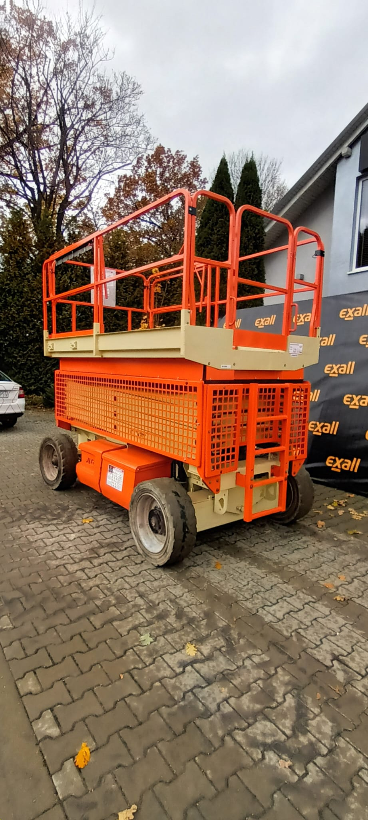 Podnośnik nożycowy elektryczny 14 m JLG 4069LE